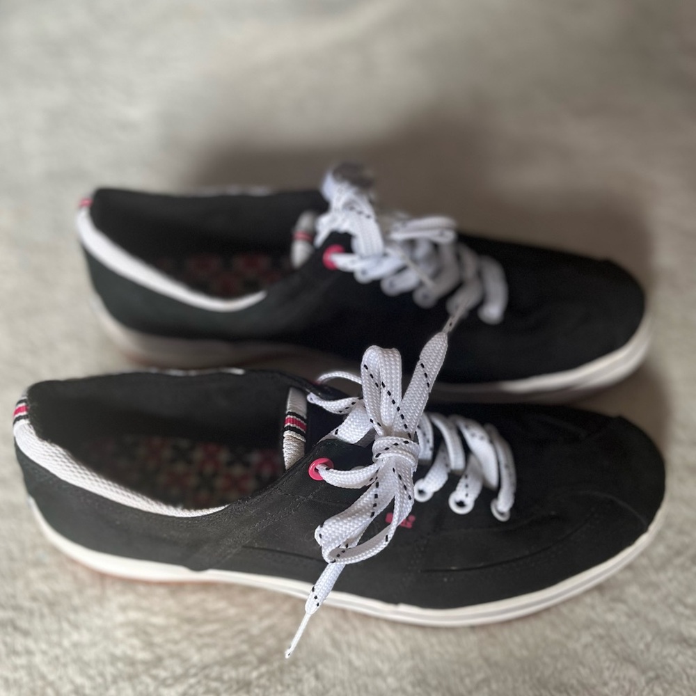 Keds Black and White Canvas Sneakers Classic Style - Picture 6 of 10